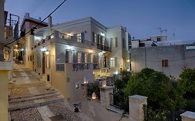 Antouanetta Apartments